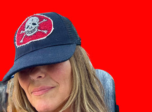 TRUCKER HAT RED SKULL PATCH